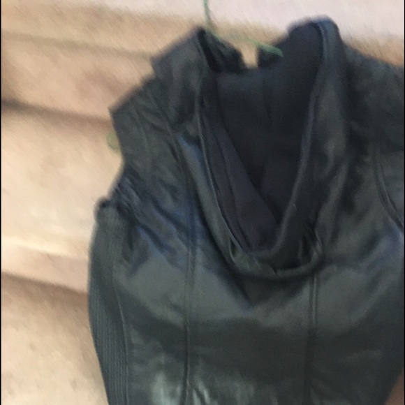 Real leather vest with hood. - Picture 3 of 4